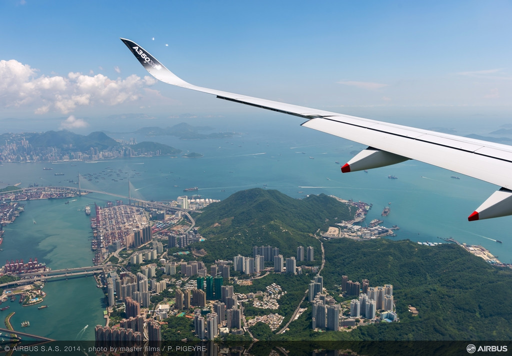 Repülés Hong Kong felett. (Fotó: Airbus) | © AIRportal.hu