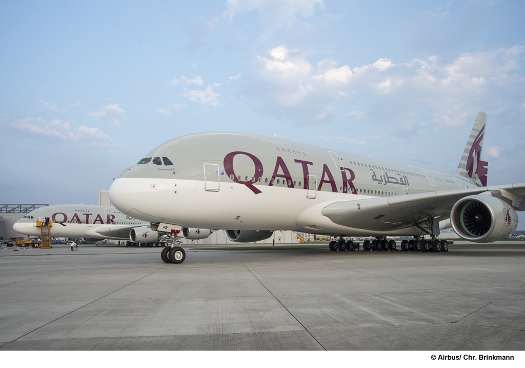 Az első két, átadásra kész Qatar A380-as egymás mellett. (Fotó: Airbus) | © AIRportal.hu