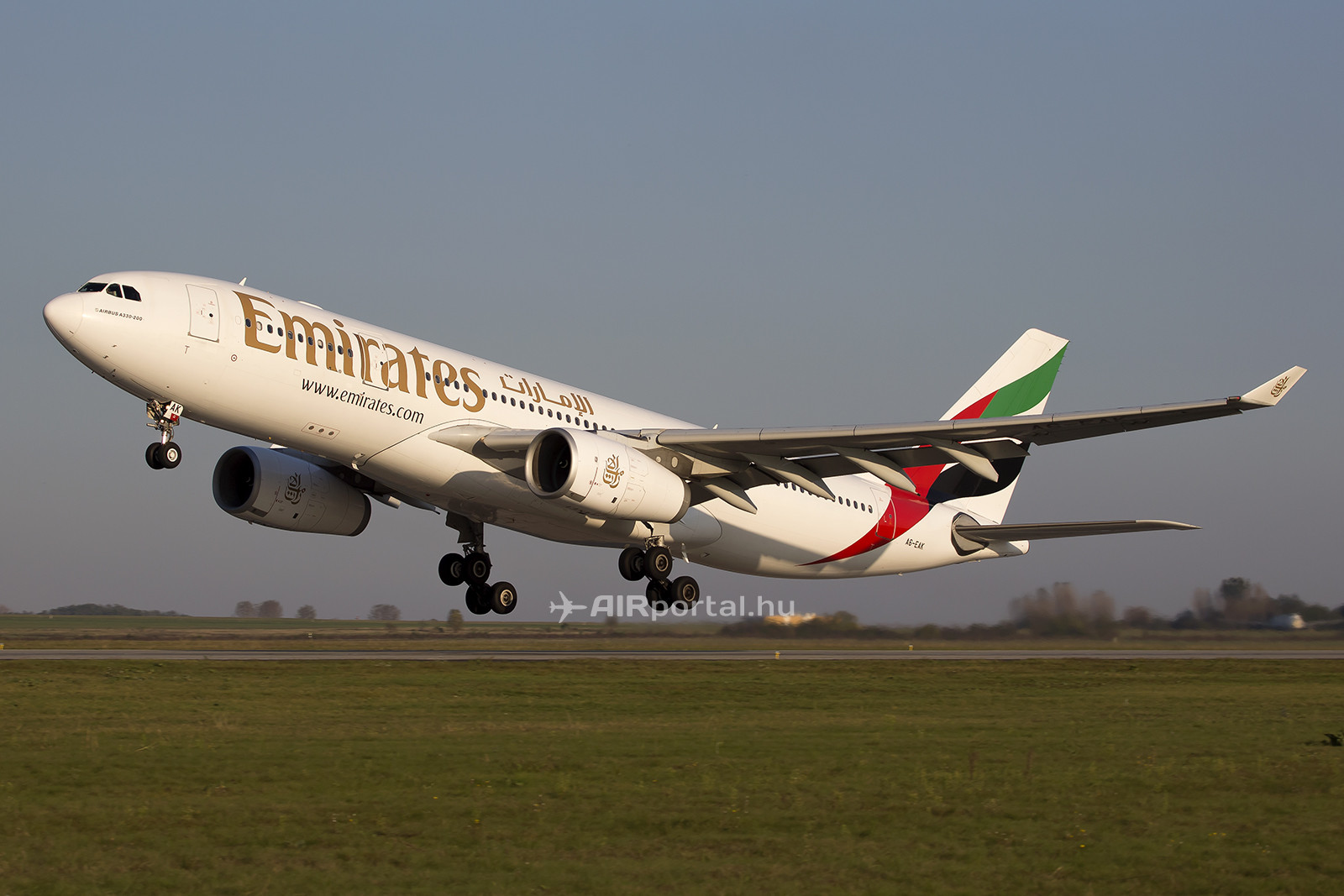 Az Emirates Rolls-Royce Trent hajtóművekkel üzemelteti A330-asait, amelyek maximális felszállósúlya 230 tonna. (Fotó: Samu Ádám - AIRportal.hu) | © AIRportal.hu