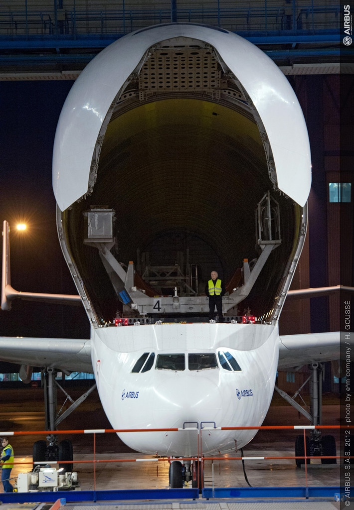 Egy nyitott rakodó ajtajú A300-600ST. (Fotó: Airbus) | © AIRportal.hu