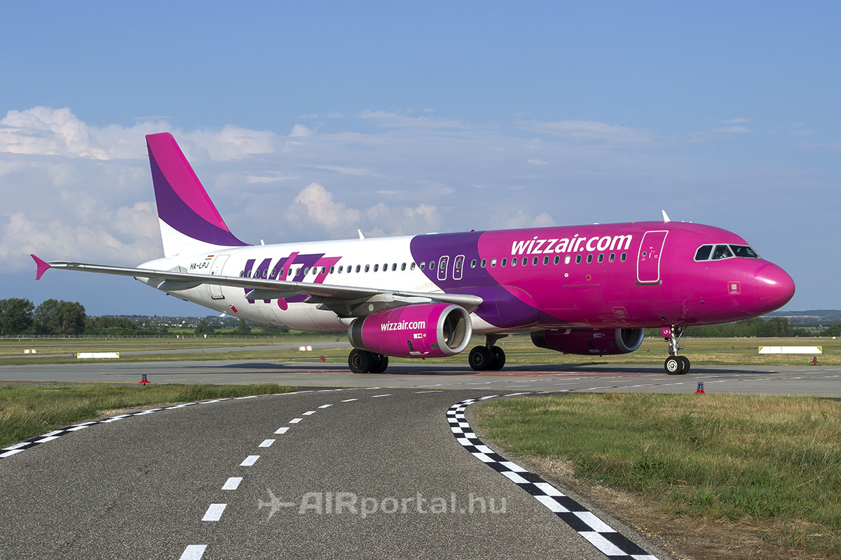 A HA-LPJ lajstromú Airbus A320-as érkezése a Liszt Ferenc repülőtérre. (Fotó: Tóth Máté - AIRportal.hu) | © AIRportal.hu