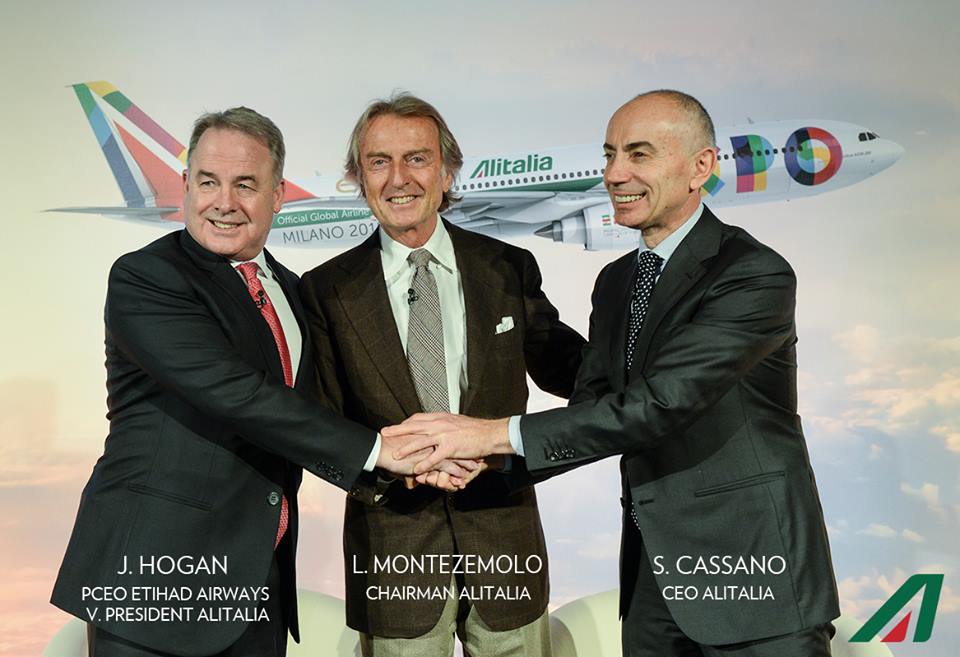 James Hogan, az Etihad Airays elnöke, L. Montezemolo, az Alitalia elnöke, és S. Cassano, az Alitalia vezérigazgatója mai sajtótájékoztatón. (Fotó: Alitalia) | © AIRportal.hu