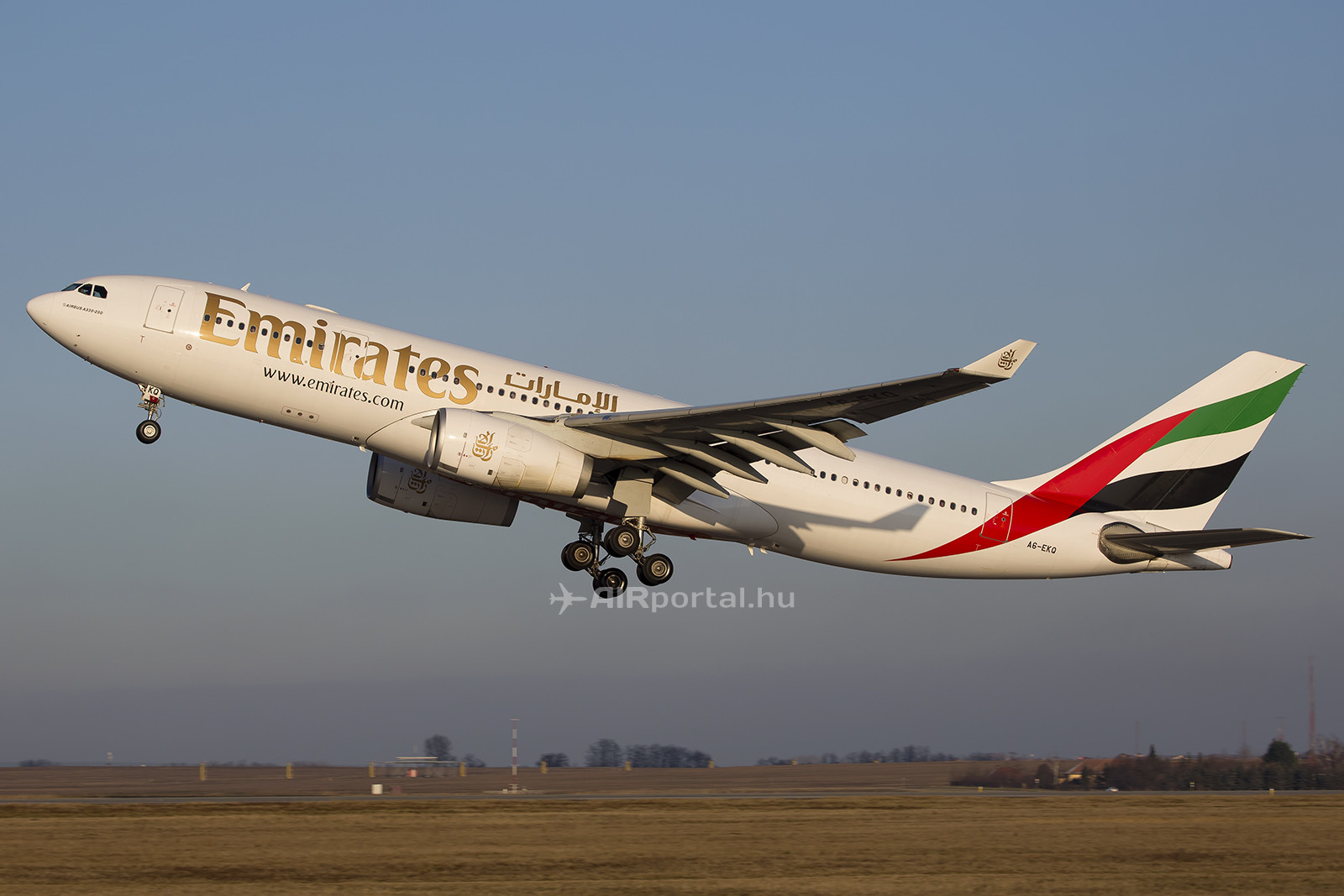Az Emirates A330-asa Budapesten. (Fotó: AIRportal.hu) | © AIRportal.hu