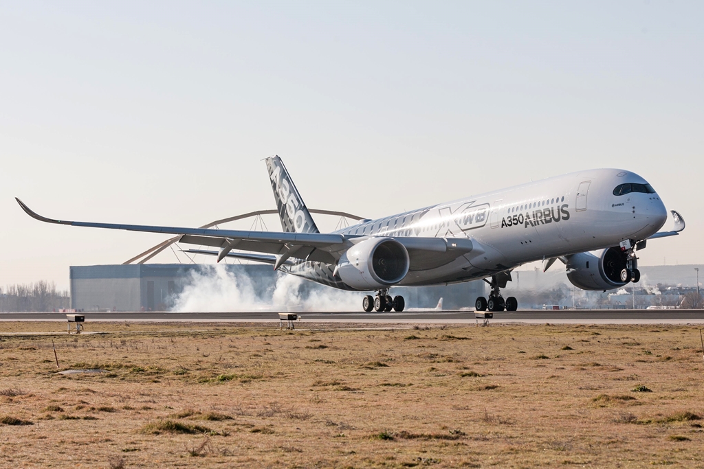 Ma délelőtt földet ér Madridban az első ide érkező Airbus A350XWB. (Fotó: Airbus) | © AIRportal.hu