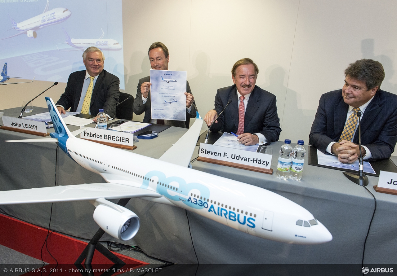 2014 júliusa, amikor az ALC 25 darab A330neo-ra vásárlási szándéknyilatkozatot, 60 darab A321neo-ra pedig megrendelési szerződést írt alá. (Fotó: Airbus) | © AIRportal.hu