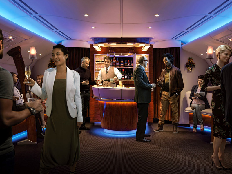 Bár-, és társalkodó helyiség az A380-800-ason. (Fotó: Emirates) | © AIRportal.hu