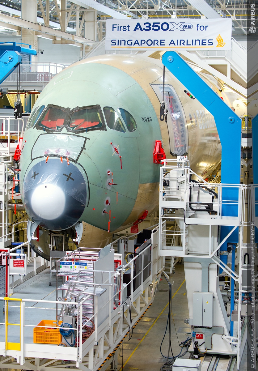 A SIA első A350-ese a toulouse-i gyártósoron. (Fotó: Airbus) | © AIRportal.hu