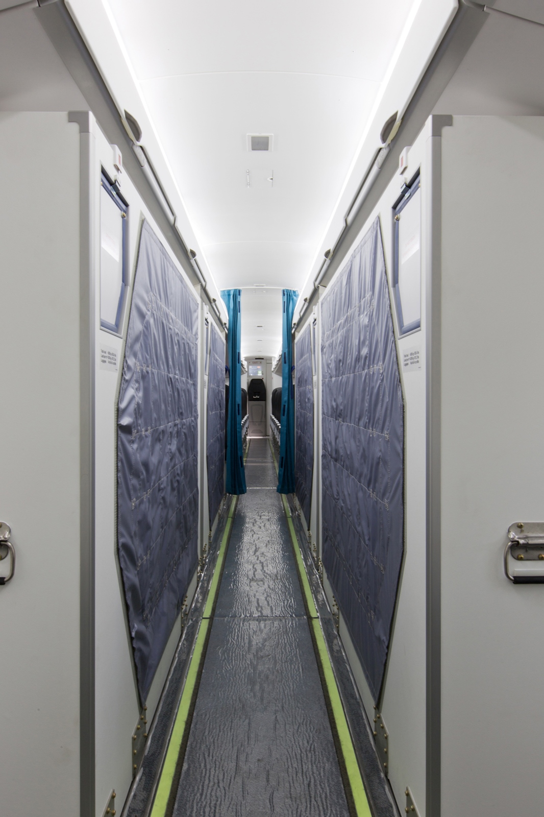 Fénykép az átalakított fedélzetről, hátul az utasüléses kabin résszel.(Fotó: Pierre Barthe - ATR Aircraft) | © AIRportal.hu