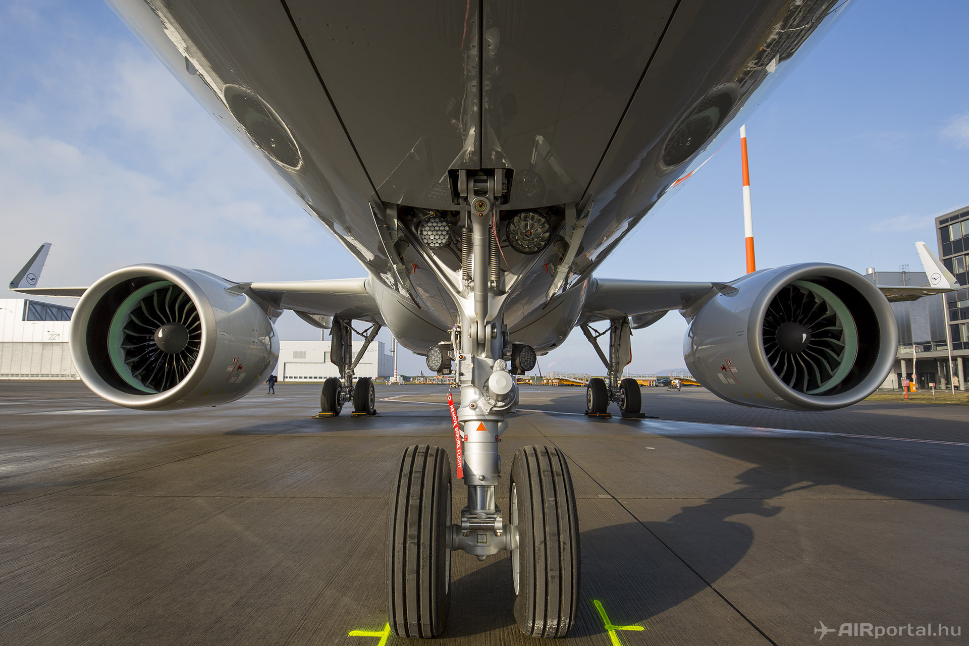 Hatalmas hajtóművek és sharkletek az A320neo különös ismertető jelei. | © AIRportal.hu