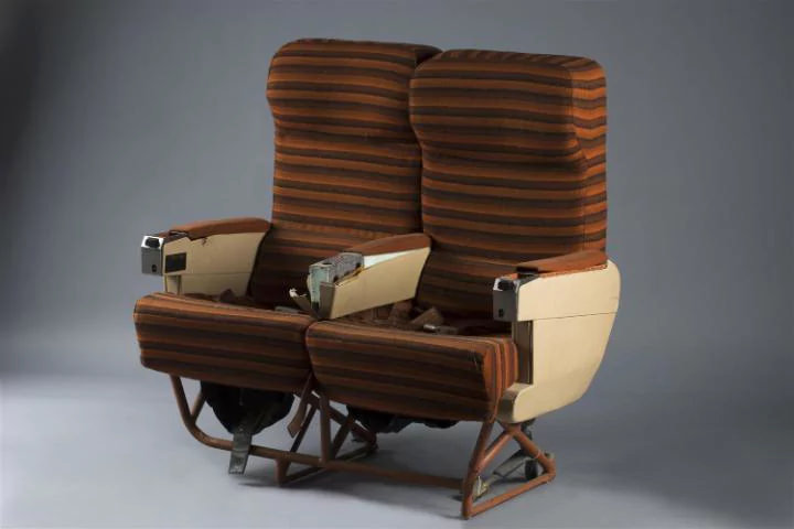 Aki szeretne, széksort is vehet. Kétezerötszáz euróért. (Fotó: La Barbe aukciós ház | © AIRportal.hu