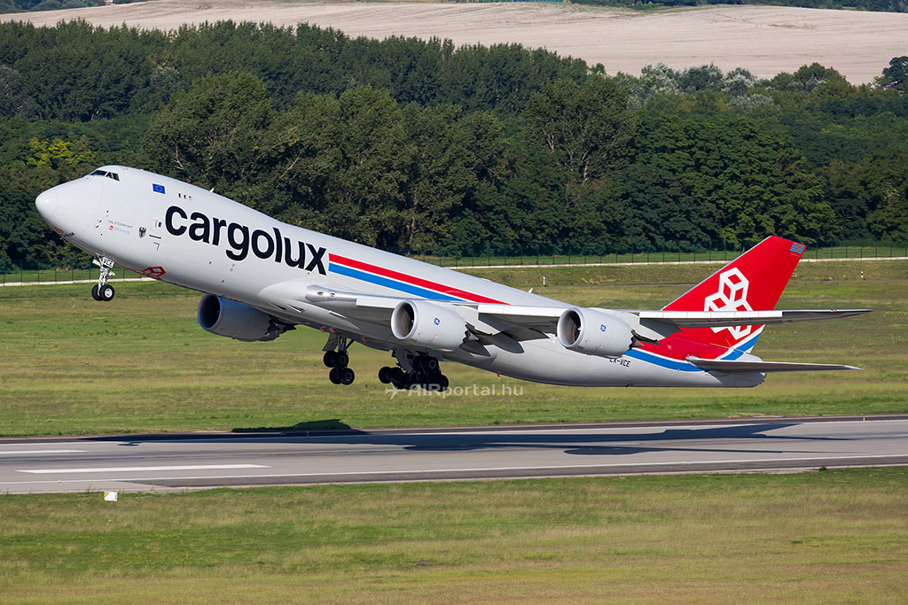 A Cargolux Boeing 747-8F repülőgépe Budapesten. (Fotó: AIRportal.hu) | © AIRportal.hu