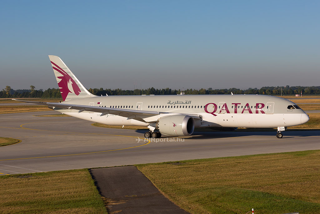 A Qatar Airways egyik Boeing 787-8 Dreamliner repülőgépe. (Fotó: AIRportal.hu) | © AIRportal.hu