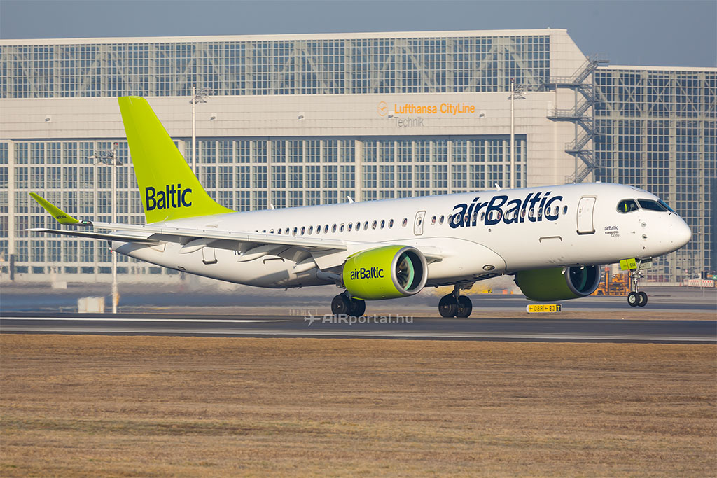 A lett Air Baltic számára a viszonylag nagy hatótáv új járatokat is lehetővé tesz (Fotó: AIRportal.hu) | © AIRportal.hu
