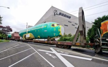 Folyóba zuhantak a 737-es törzsek