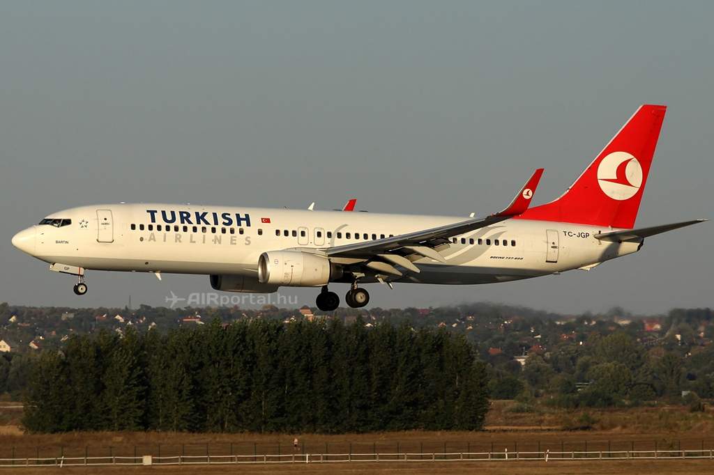 A Turkish Airlines egyik Boeing 737-800-as típusa Budapesten.(Fotó: Csemniczky Kristóf - AIRportal.hu) | © AIRportal.hu