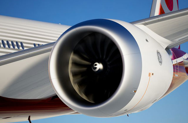 Többek közt az új GE9X hajtóműveknek köszönhetően 12%-kal javul az üzemanyag fogyasztás. (Fotó: Boeing Company) | © AIRportal.hu
