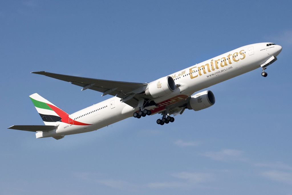 Az Emirates flottájában több mint 100 darab 777-es teljesít szolgálatot csak a hosszú törzsű, 300-as szériából. (Fotó: Boeing Company) | © AIRportal.hu