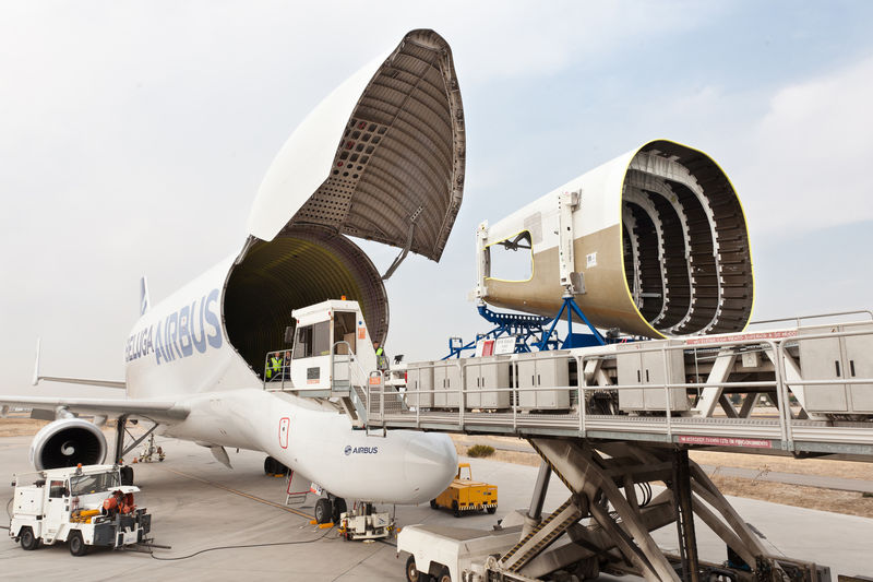 Itt pedig az A380-as farok-kúpot helyezik be. (Fotó: Airbus) | © AIRportal.hu