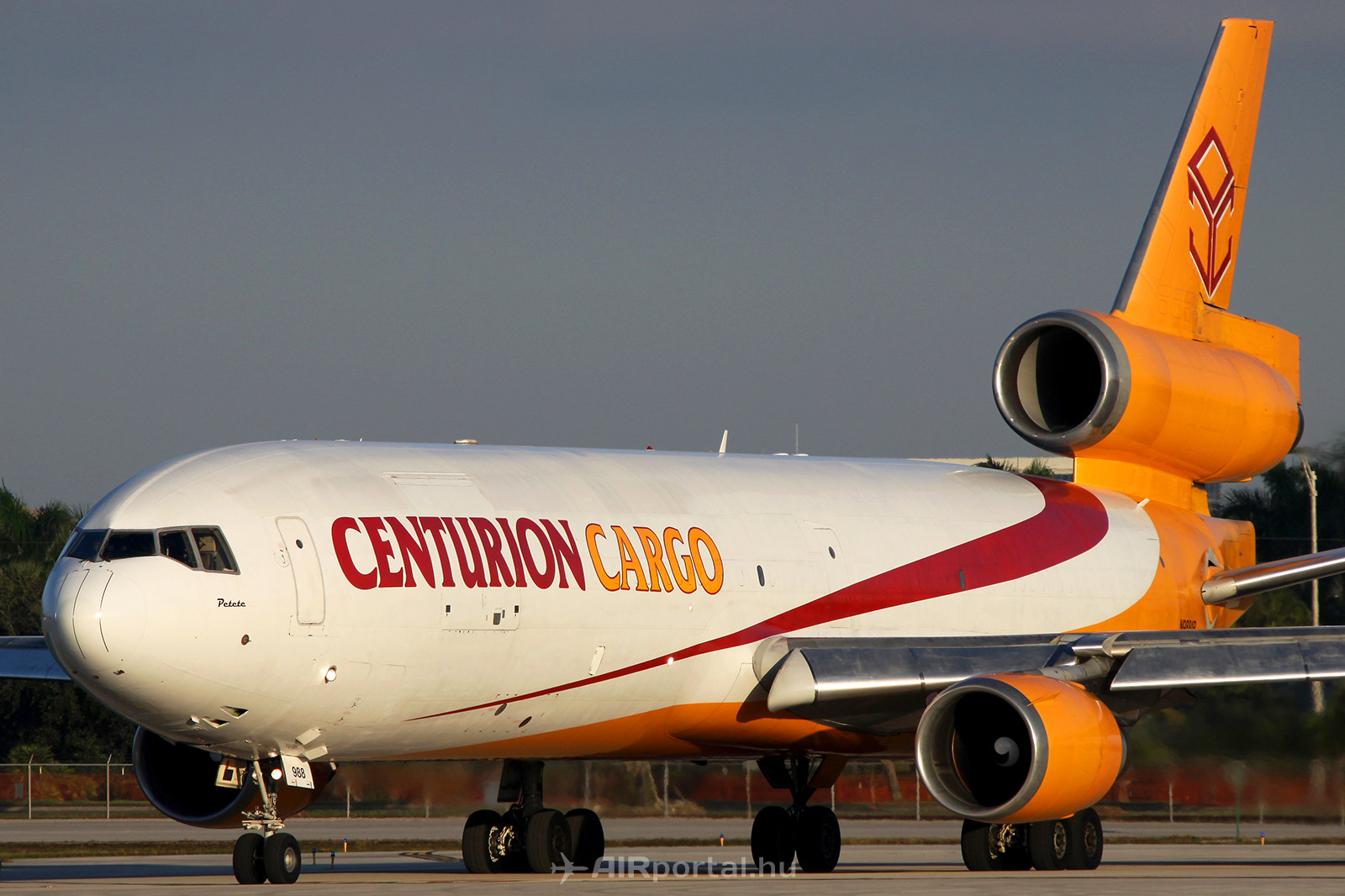A Centurion Cargo egyik MD-11F repülőgépe felszálláshoz készülődik Miami repülőterén. (Fotó: Samu Ádám - AIRportal.hu) | © AIRportal.hu