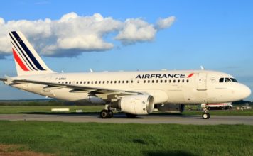 Utcára vonultak az Air France pilóták, folytatódik a sztrájk