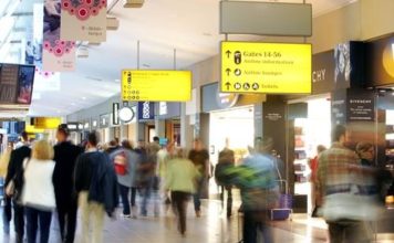 Ebola: Megkezdték a légiutasok szűrését Heathrow-n