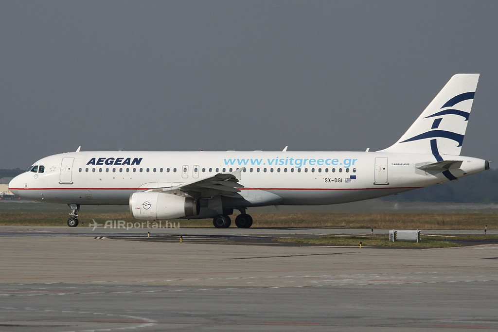 Az Aegean egyik Airbus A320-as típusa a budapesti Liszt Ferenc repülőtéren. (Fotó: Csemniczky Kristóf - AIRportal.hu) | © AIRportal.hu