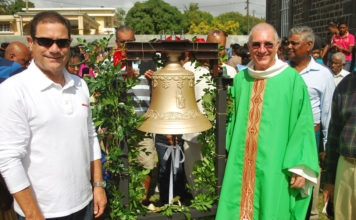 Magyar mester harangját szállította a TNT Mauritiusra