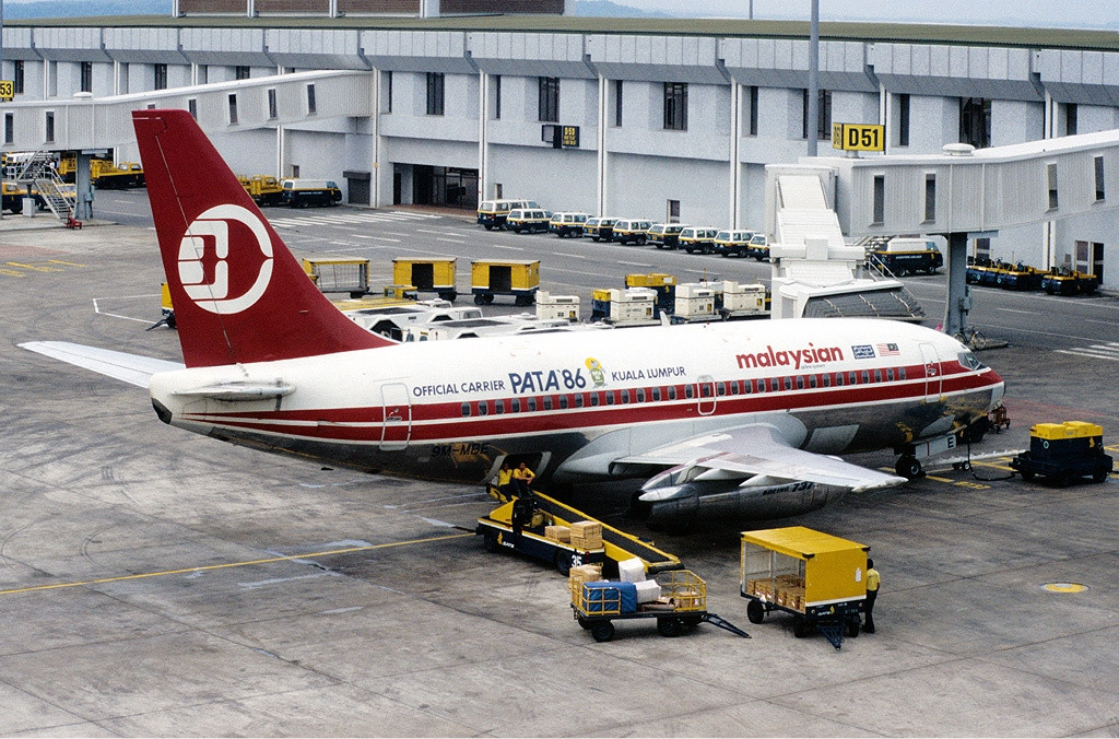 MAS Boeing 737-200-as 1985 augusztusában Szingapúrban. (Fotó: Tim Rees - Wikimedia) | © AIRportal.hu