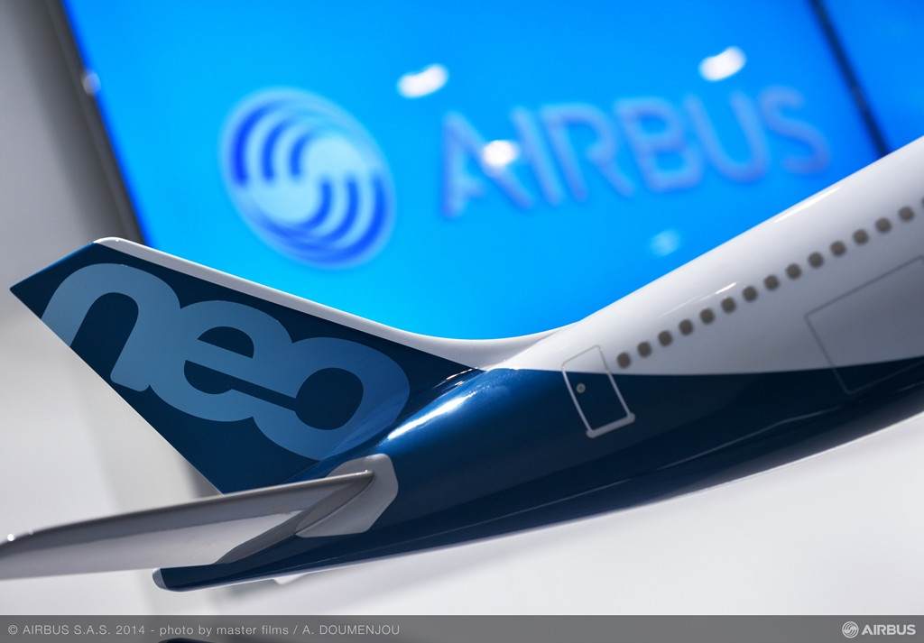 A330neo vezérsík és az Airbus logo. (Fotó: Airbus) | © AIRportal.hu