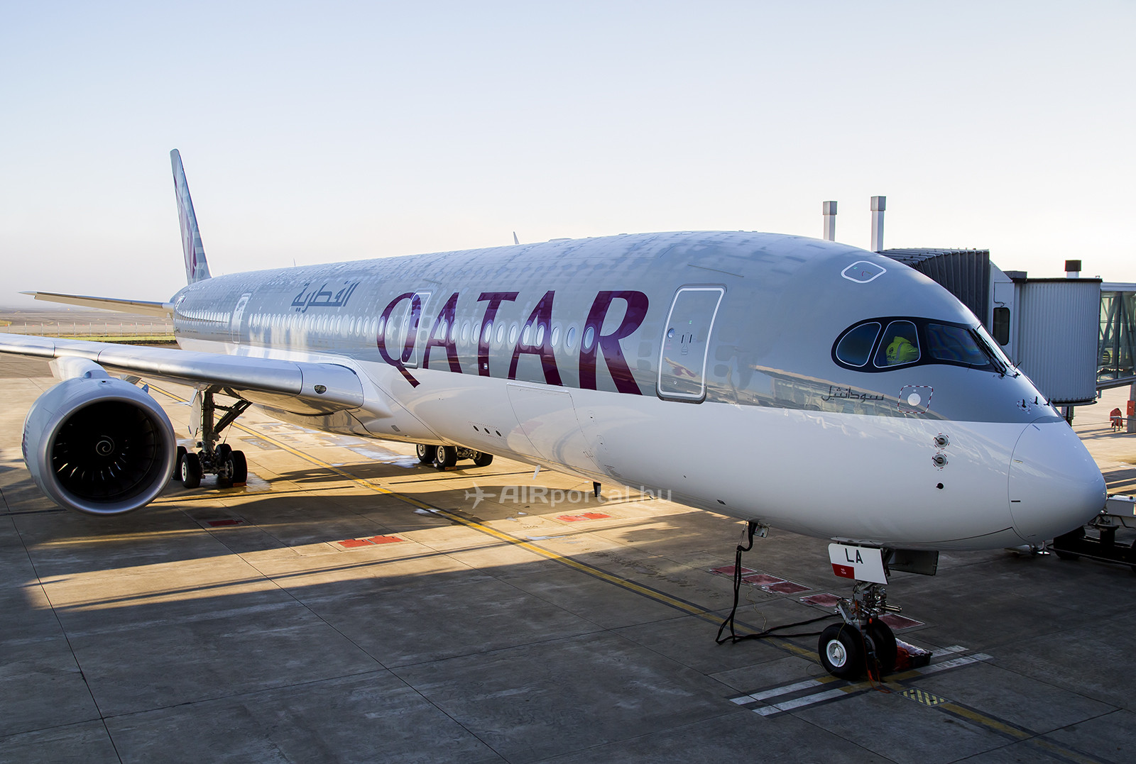 A Qatar Airways vadonatúj A350 XWB gépe.(Fotó: AIRportal.hu) | © AIRportal.hu