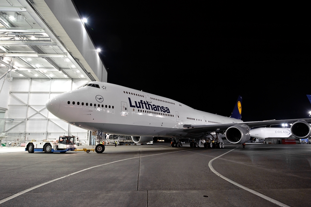 A Lufthansa ma használatos, aktuális festésmintája Boeing 747-8-ason. (Fotó: Boeing Company) | © AIRportal.hu