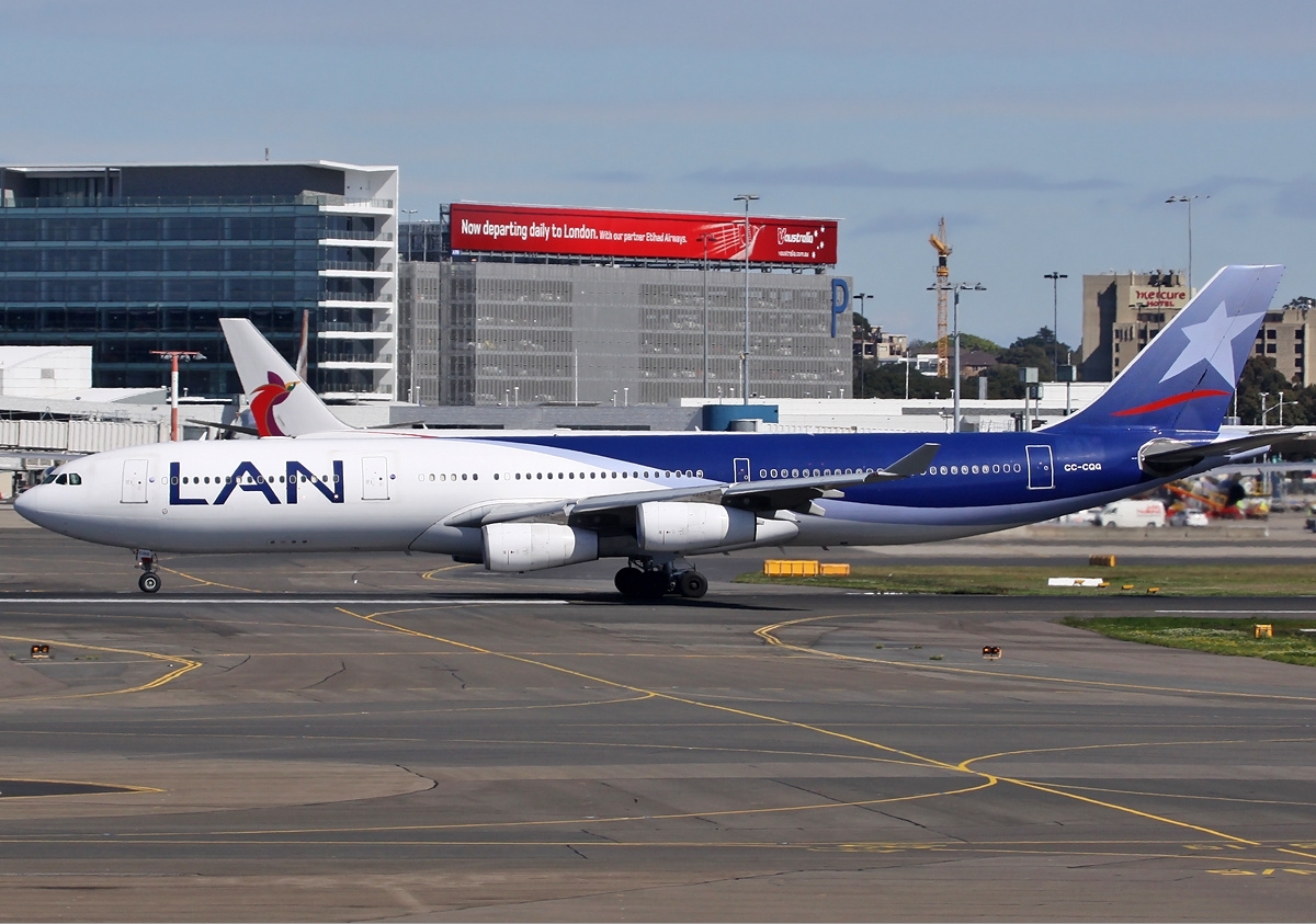 LAN Airlines Airbus A340-300-as Sydney-ben, 2011-ben. (Fotó: Paul Spijkers - Wikimedia) | © AIRportal.hu