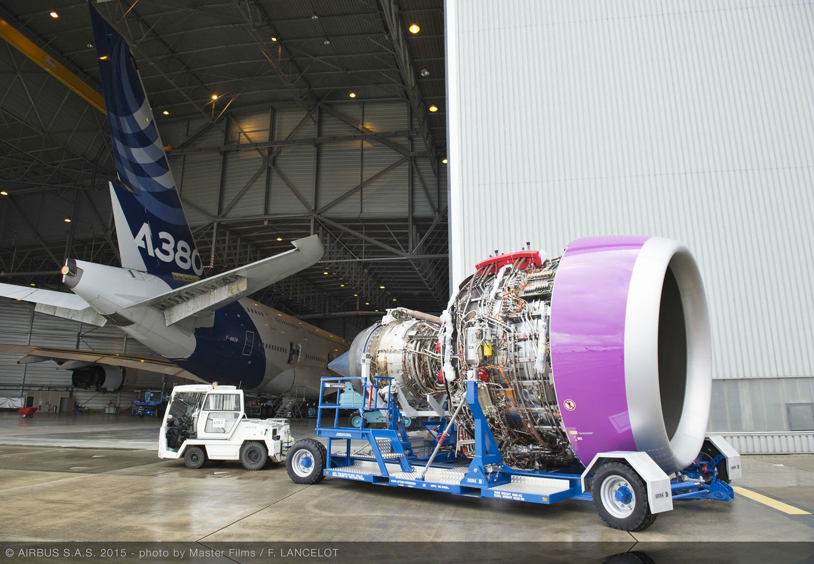 A szeptember 23-án Toulouse-ba érkezett Trent XWB-97 és a "repülő próbapadja" az A380-as prototípus. (Fotó: Airbus) | © AIRportal.hu