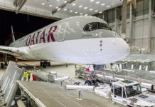 A Qatar-flotta színe-java felvonul Dubajban