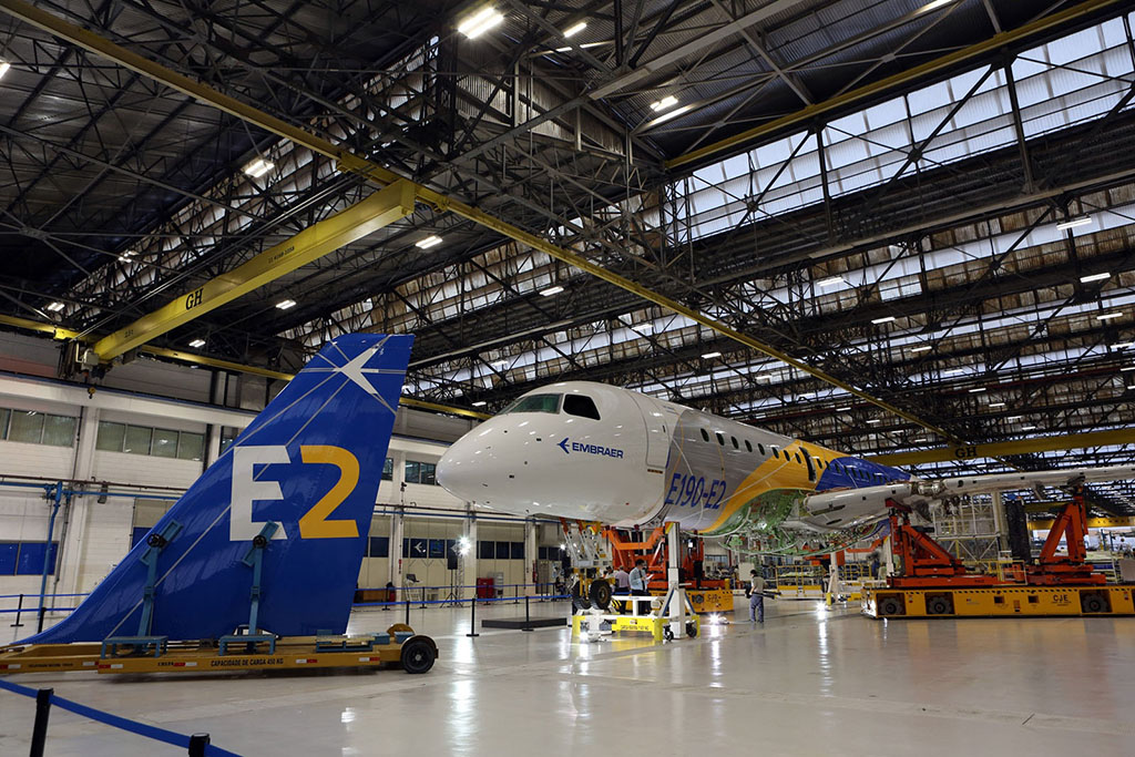Az E-Jet E2 prototípusa a végszerelő soron. (Fotó: Embraer) | © AIRportal.hu