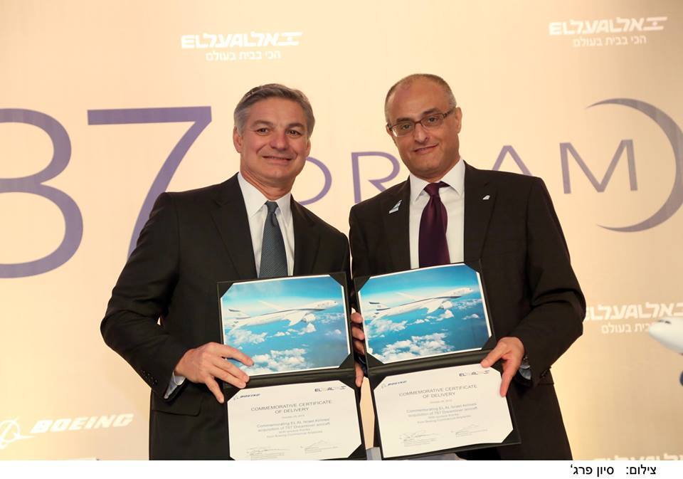 Ray Conner, Boeing elnök-vezérigazgató és David Maimon, az EL Al elnöke Izraelben írták alá a szerződést. (Fotó: EL AL) | © AIRportal.hu