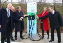 Már a repülőtéri parkolóban is feltölthetők az elektromos autók