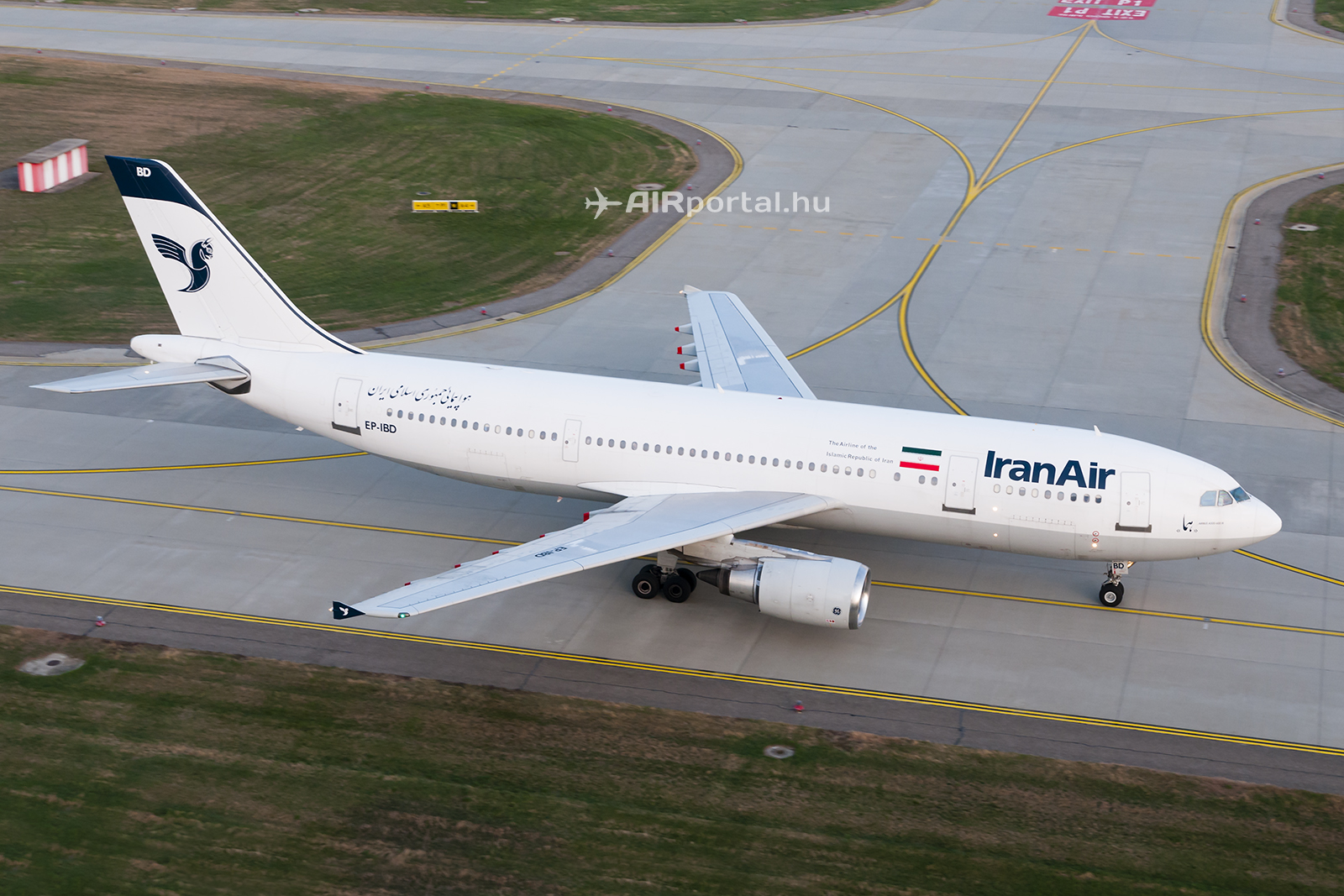 Az Iran Air Airbus A300-605R repülőgépe a Liszt Ferenc repülőtéren. (Fotó: AIRportal.hu) | © AIRportal.hu