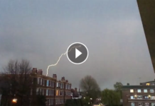 Ilyen amikor villám csap egy repülőbe