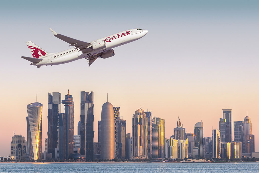 Boeing 737 MAX 8 grafika a Qatar Airways arculatának megfelelő festésben. (Forrás: Boeing) | © AIRportal.hu