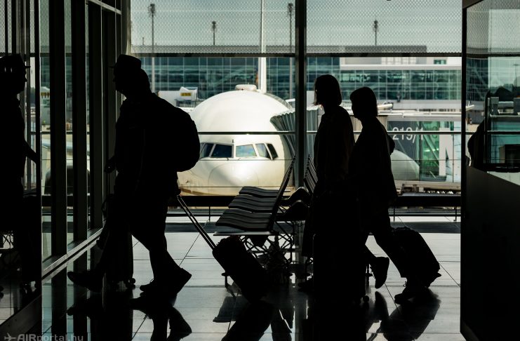 Rekordbevétel mellett utasonként pár dolláros profitra számítanak a légitársaságok