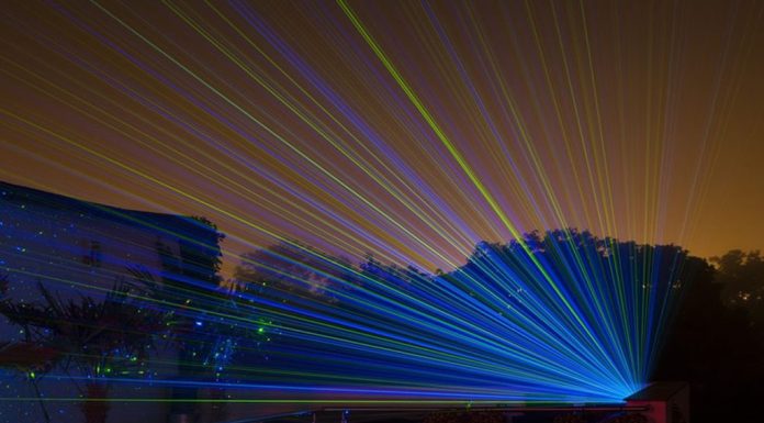 A karácsonyi lézerfények veszélyeire figyelmeztet a HungaroControl