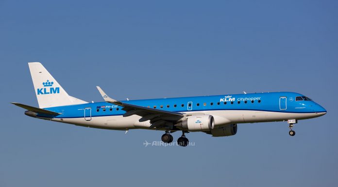 Járó repülőgép-hajtómű szippantott be egy embert Schipholon