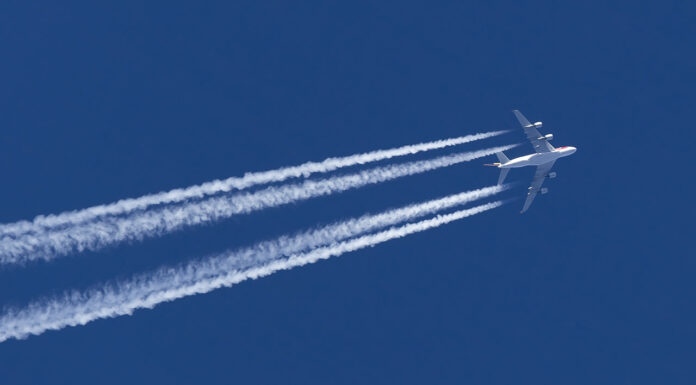 A kondenzcsíkok éghajlati hatásait vizsgálják a légitársaságok