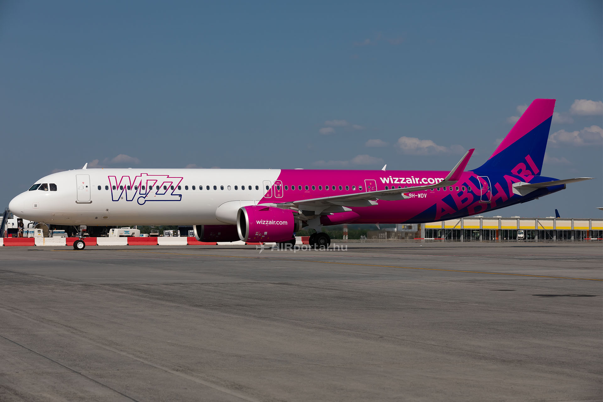 Wizz Air Abu Dhabi is replacing its Neos with the classic A321
