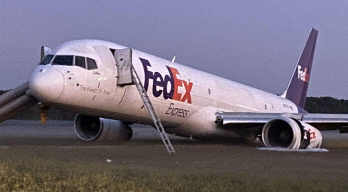 Behúzott futóművekkel szállt le a FedEx Boeing 757-ese