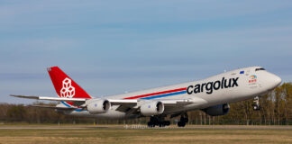 Összecsuklott egy Cargolux Boeing 747-8F főfutója Luxemburgban
