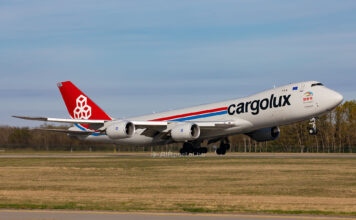 Összecsuklott egy Cargolux Boeing 747-8F főfutója Luxemburgban