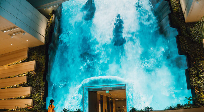 Átadták a szingapúri légikikötő megújult terminálját