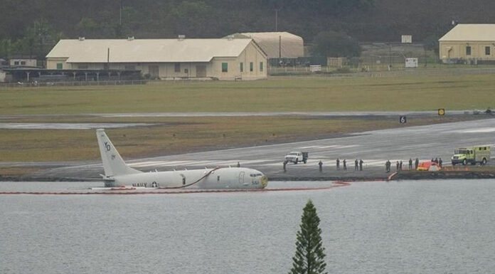 Túlfutott egy haditengerészeti repülőgép a Hawaii-szigeteken